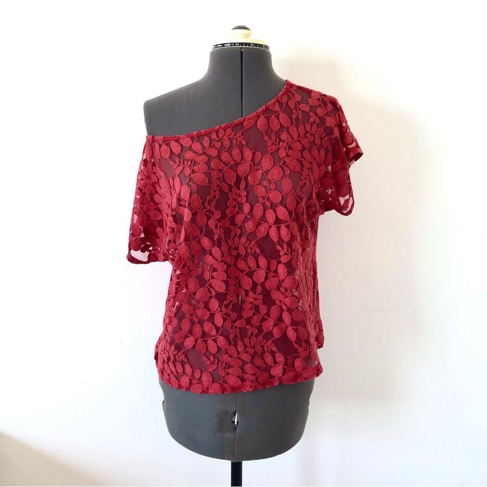 🎀 5/$25 Atmosphere sheer red lace top sz S